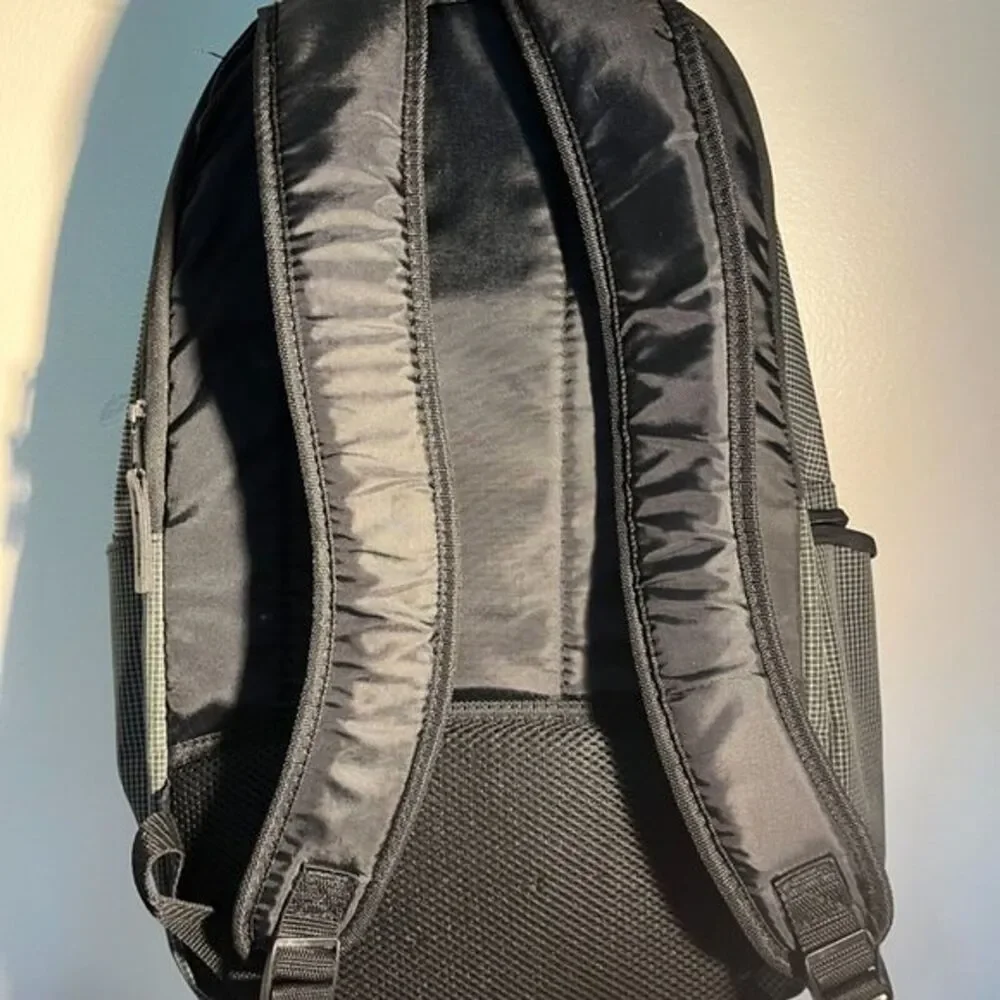 EASTSPORT BACKPACK GREAT FOR SCHOOL